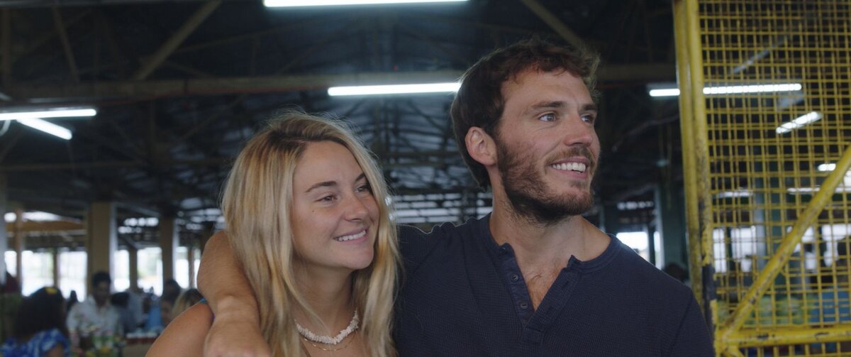 Экранные Тами Олдхэм в исполнении Шейлин Вудли и Ричард Шарп в исполнении Сэма Клафлина. Кадр из фильма "Во власти стихии", 2018. Сайт: imbd.com