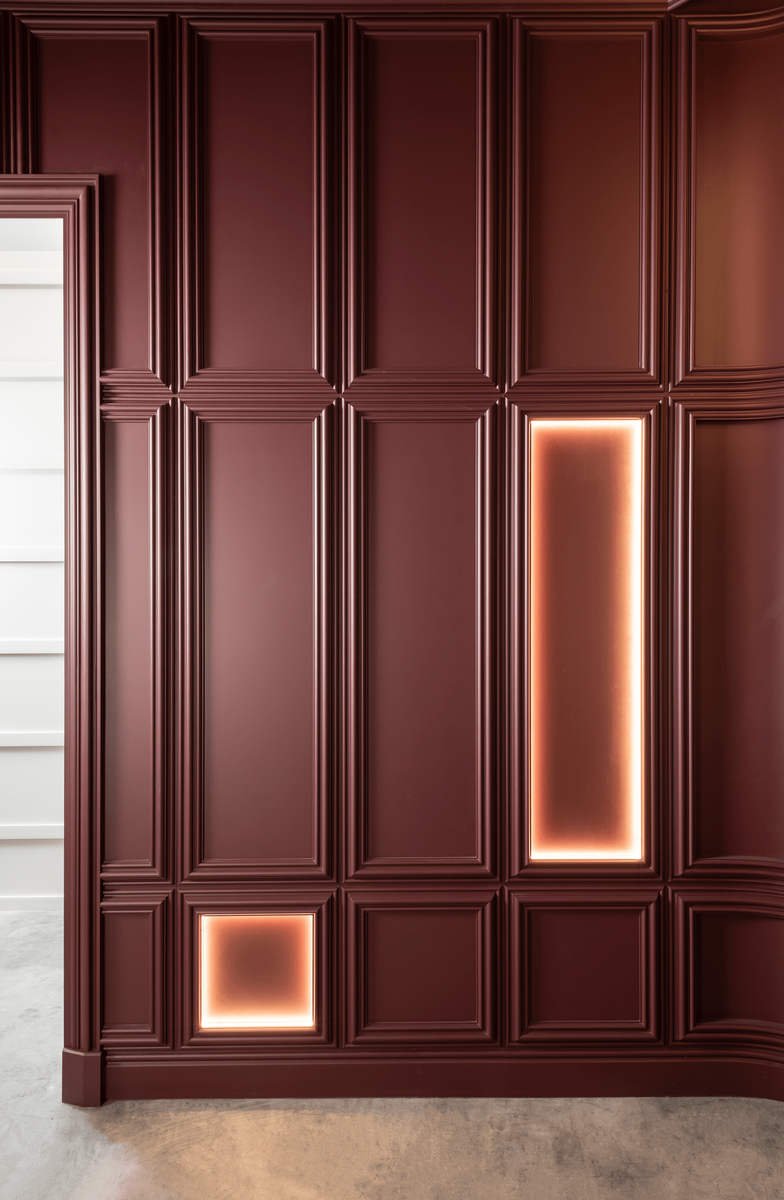 Молдинги на стенах в интерьере.