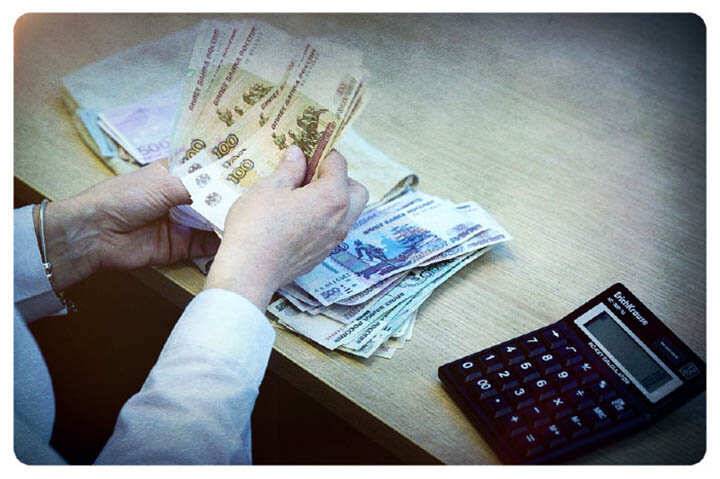 Социальные выплаты - важная прибавка в семейном бюджете. Для многих россиян деньги от государства - конечно же, лишь «капля в море», но и эти суммы можно потратить с умом. 