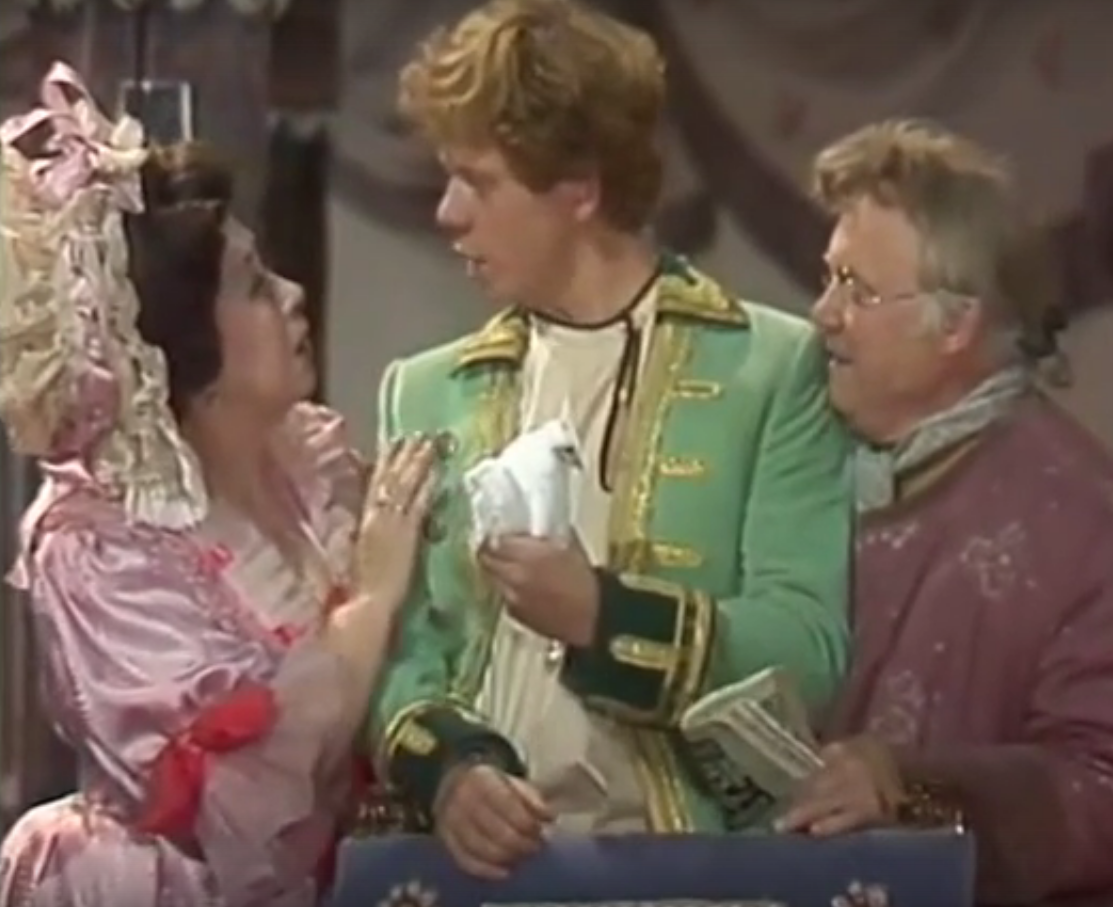 В оформлении публикации использованы кадры из фильма-спектакля "Недоросль" (1987, режиссеры - В. Иванов, В. Семаков, композитор - Е. Крылатов, в ролях - Э. Далматова, И. Лях, А. Кочетков и др.). Митрофан: "Я уж лучше сам выздоровлю. Побегу-тка теперь на голубятню, так авось-либо..."