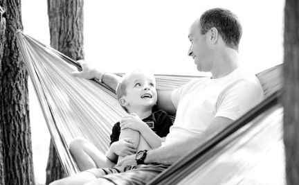 Не давайте ребенку лишней информации. Только конкретный ответ на конкретный вопрос.