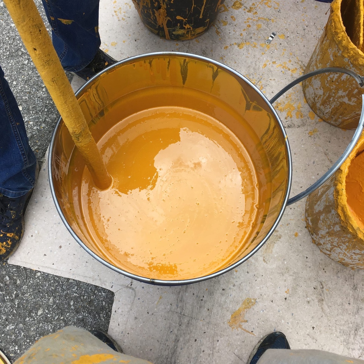 Та самая желтая нитро-эмаль на газовых трубах вашего дома