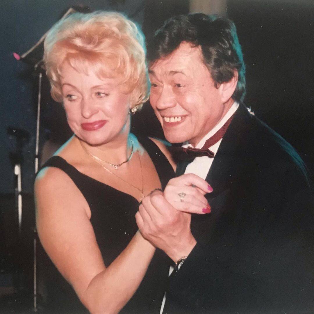 На этих старых снимках изображены звёзды из нашего далёкого детства -6