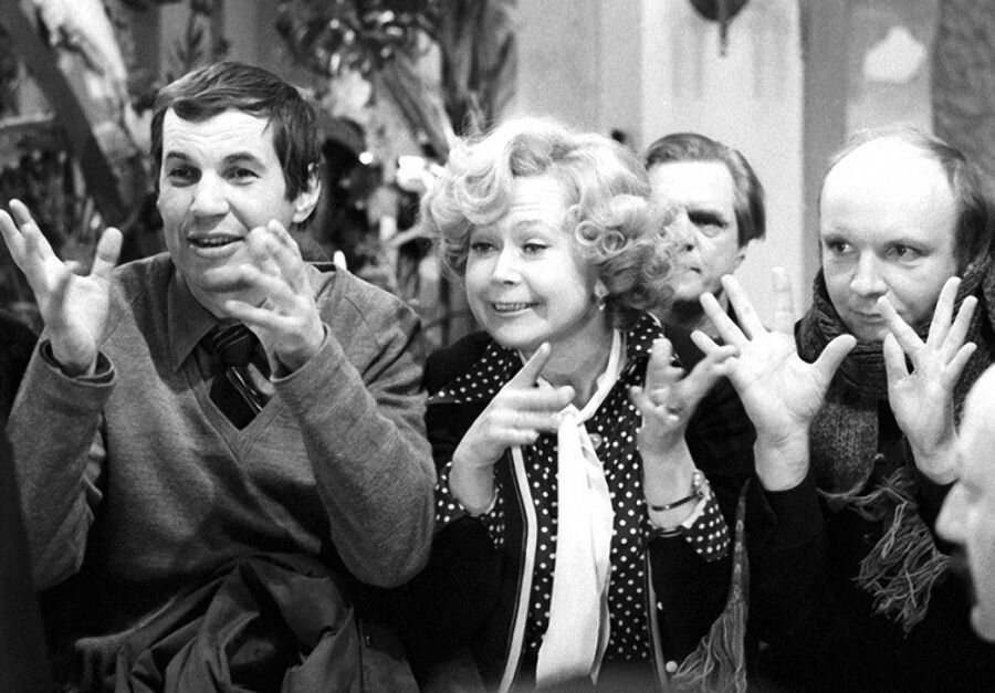 Кадр из фильма "Гараж" 