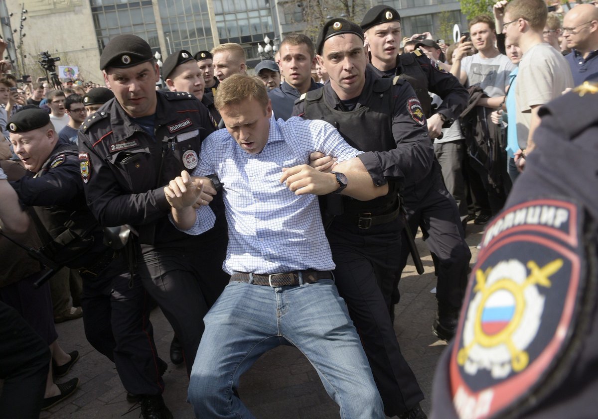 Новости сегодня навальный читать. Навального задержали. Арест Навального. Навальный полиция.