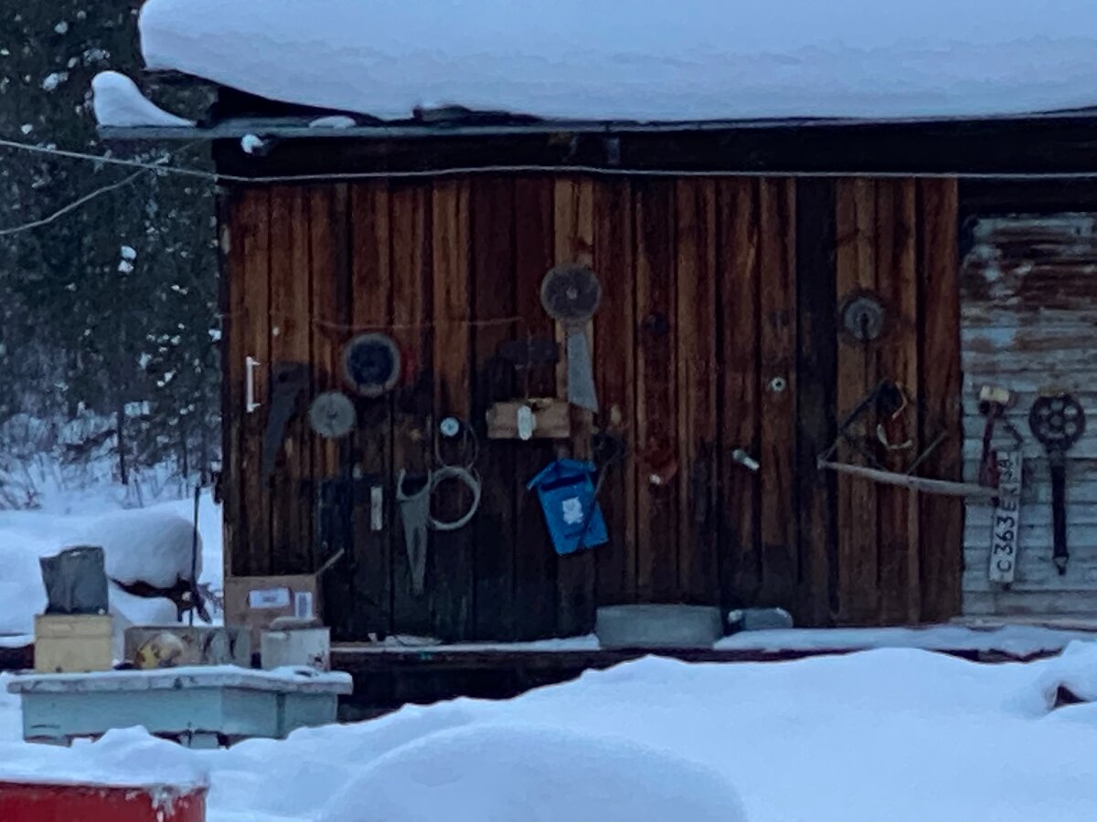 \"Был геодезистом, в 90-е бросил все и кормлю людей на зимнике на своем ...