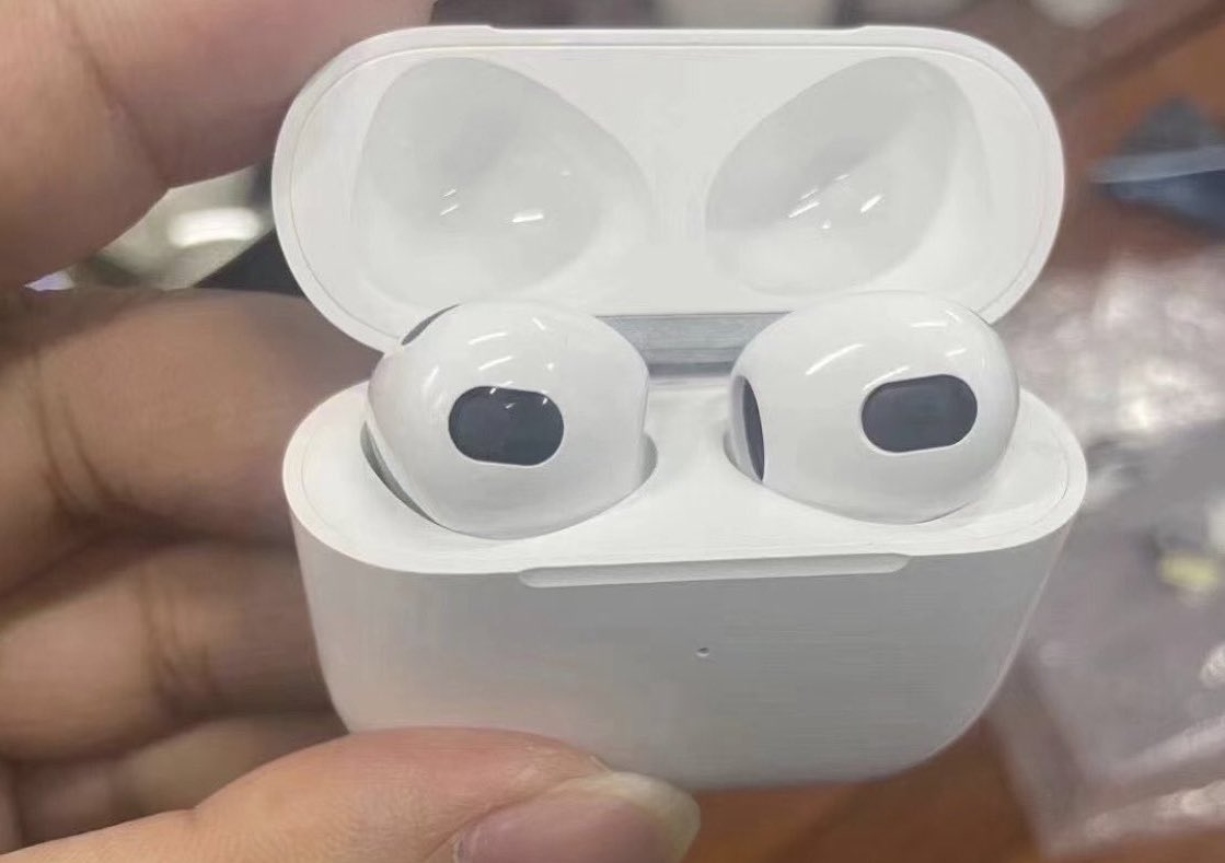 Фото AirPods 3