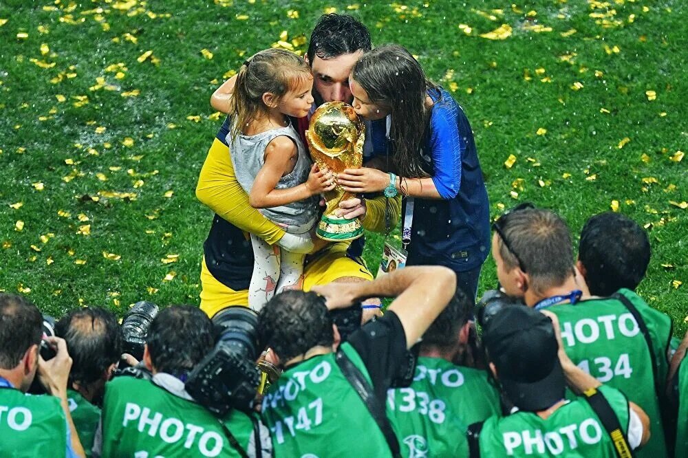 Юго Льорис после победы на ЧМ-2018