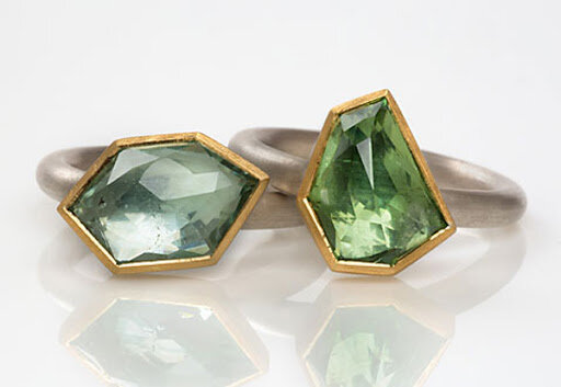 Кольца асиметричной формы дизайнера Kath Libbert. Фото Kath Libbert Jewellery Gallery.