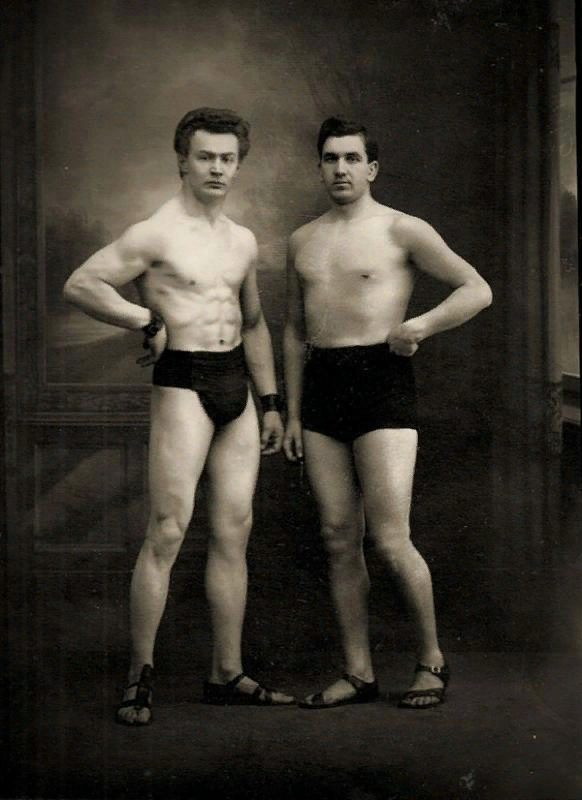 Слева Людвиг Адамович Чаплинский 