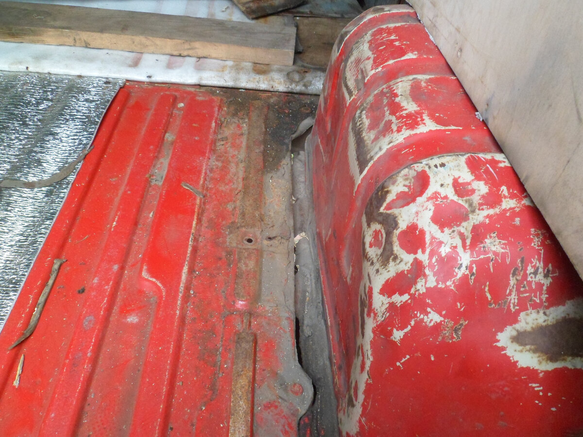 Заднее крыло оторвалось от пола