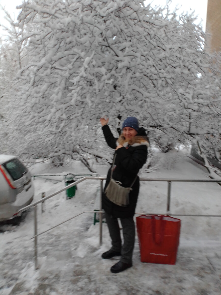 14.12.2021 года. Я у подъезда своего дома в городе.