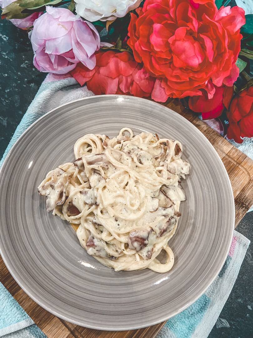 Карбонара с беконом и сливками | Овкусе.ру - Ежедневная готовка в радость!  Пошаговые рецепты с фото | Дзен