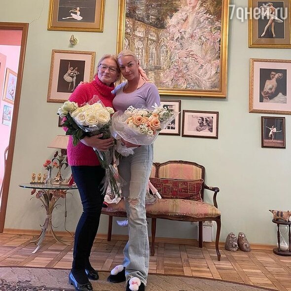    Анастасия Волочкова с мамой Социальные сети