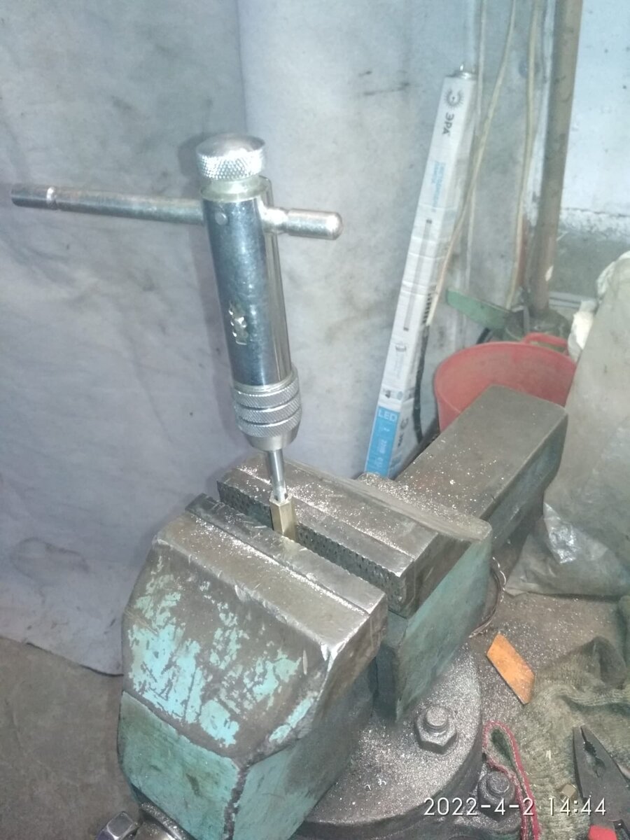 Обрезок с внутренней резьбой (фото автора) 