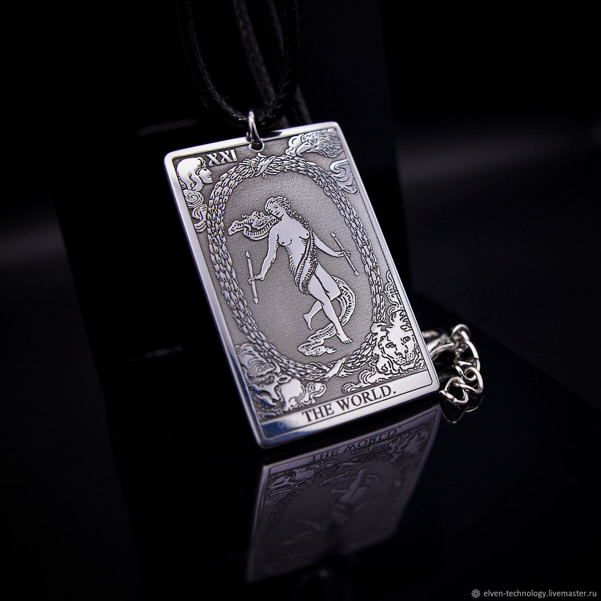 Кулон с картой Таро Мир