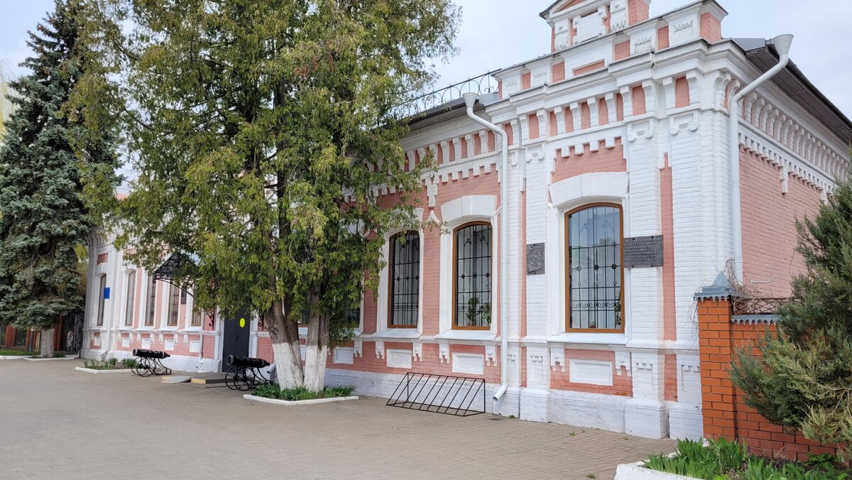 Краеведческий музей в здании Успенской школы, 1887 г.