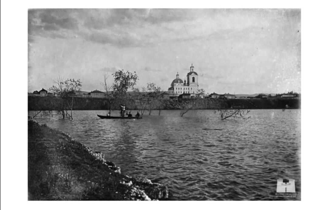 Фотографии из архива Красноярского краевого краеведческого музея. Точный год не указан, что-то в районе 1900-1905 гг.