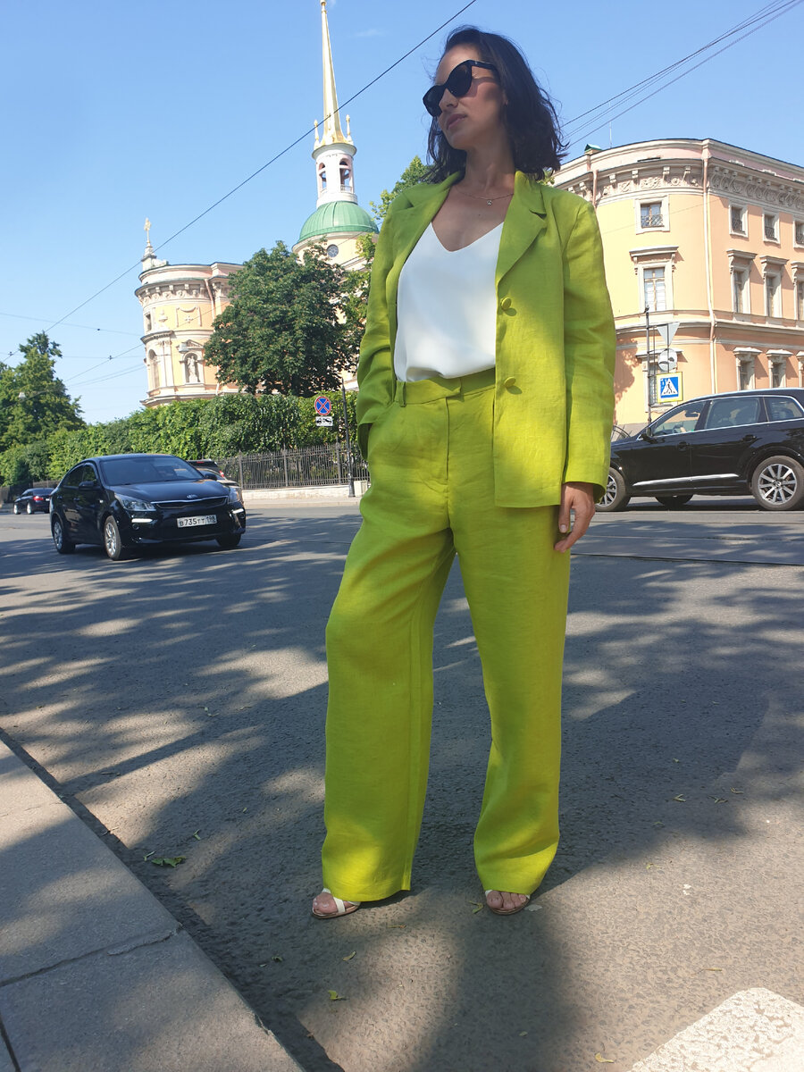 На мне костюм изо льна от бренда VOISHE. Есть статья про этот бренд на моем канале.