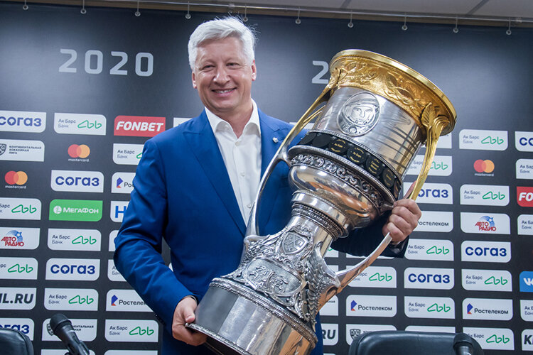 Последний год, по нашим данным, Шигабутдинов практически не участвовал в жизни хоккейного «Нефтехимика» — и все управление перешло на плечи директора клуба Игоря Ларионова. Фото: «БИЗНЕС Online»