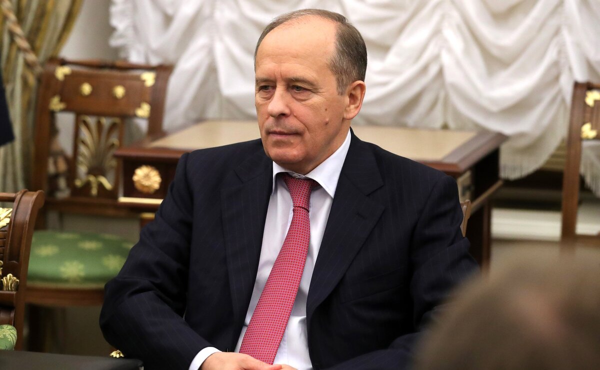 http://static.kremlin.ru/media/events/photos/big2x/MTe78GFreIQOz8xeVMQ7e6AC2ZwJ2UWk.jpg