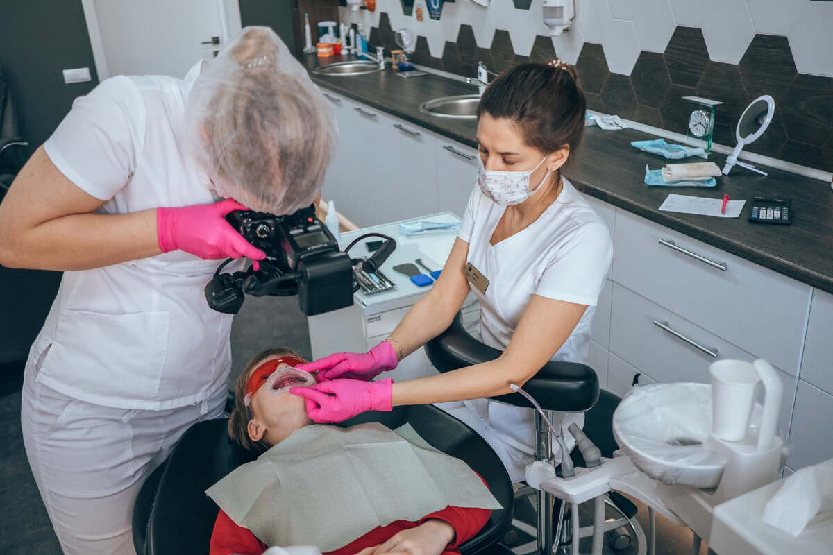 Этапы обучения гигиене полости рта в Astra Dental Clinic.