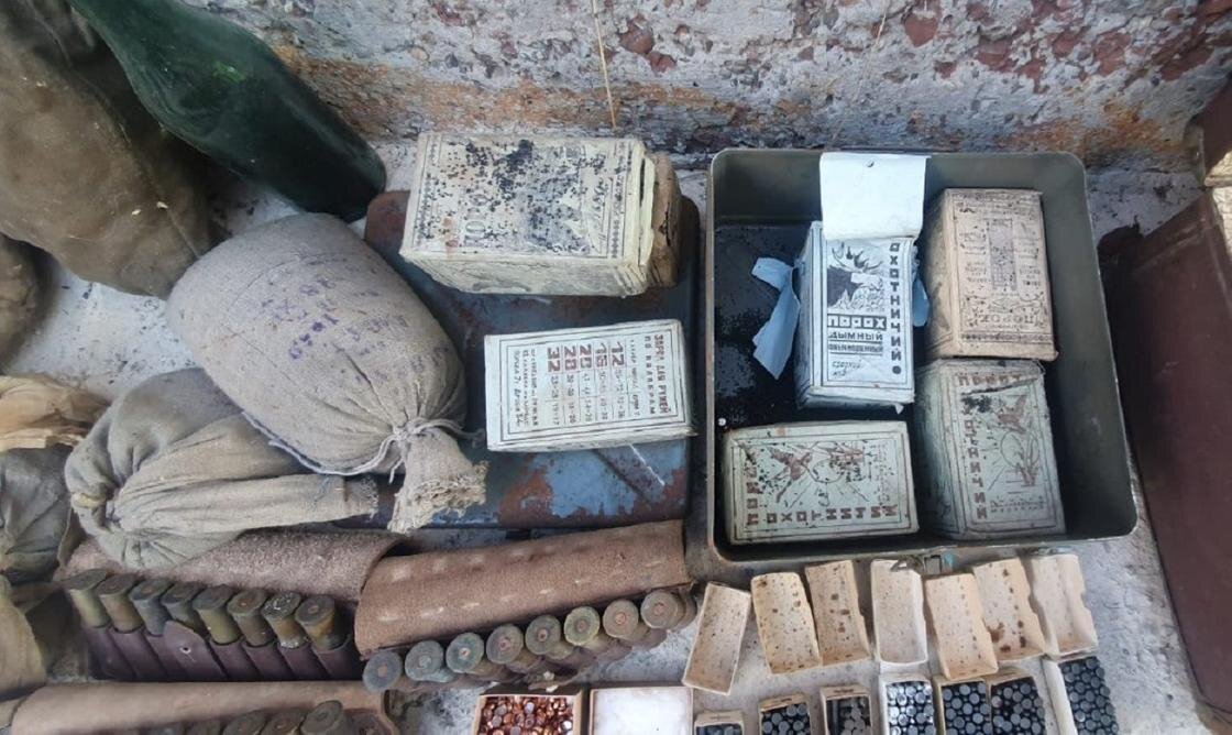    Боеприпасы лежат на земле ДП ВКО