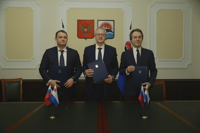 фото: правительство Камчатки. Владимир Солодов, Павел Бруссер и Руслан Байсаров подписали соглашение