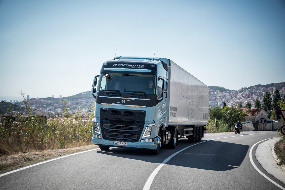 Volvo Trucks 2100