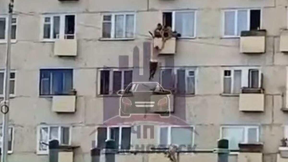     В Кежемском районе 44-летний мужчина упал с балкона четвертого этажа.