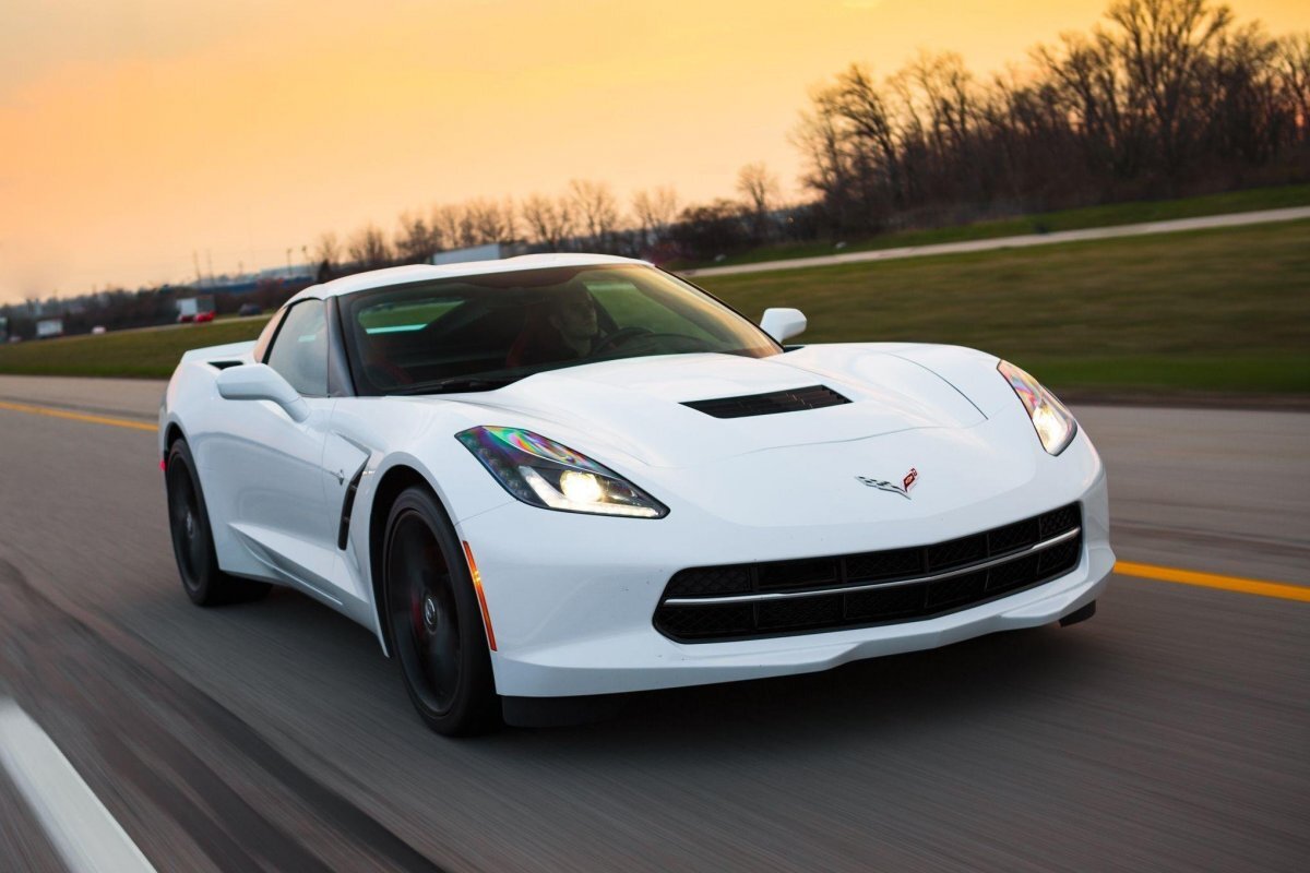 Машина Chevrolet Corvette Stingray