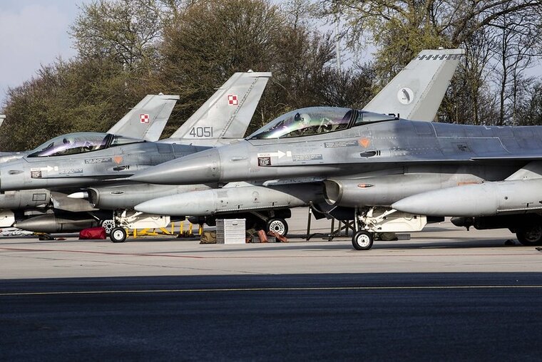   Нидерланды и Дания приняли решение передать Украине истребители F-16