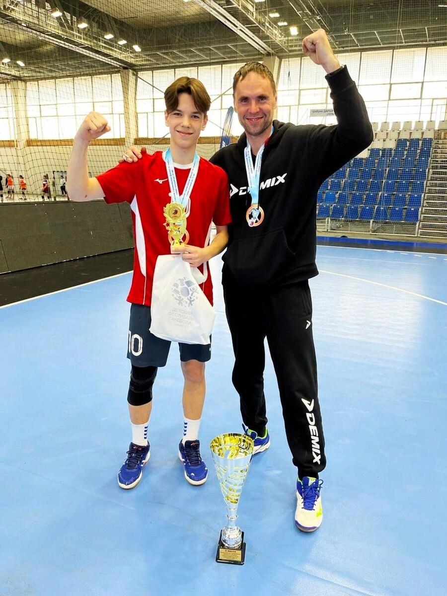 Сын и отец — Александр и Станислав Дроботовы