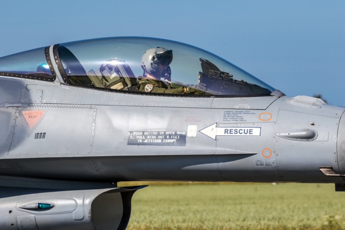    Румыния намерена обучать украинских пилотов управлению истребителями F-16
