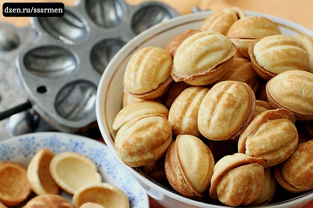 Орешки с сгущёнкой и форма для их приготовления 