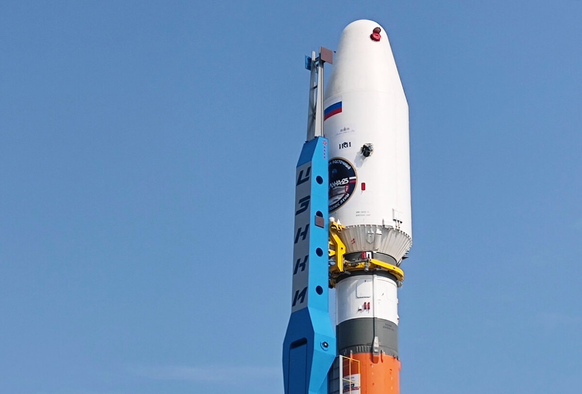 Ракету "Союз-2.1б" с автоматической станцией "Луна-25" установили на стартовый комплекс космодрома Восточный / Пресс-служба Роскосмоса / РКК «Энергия»