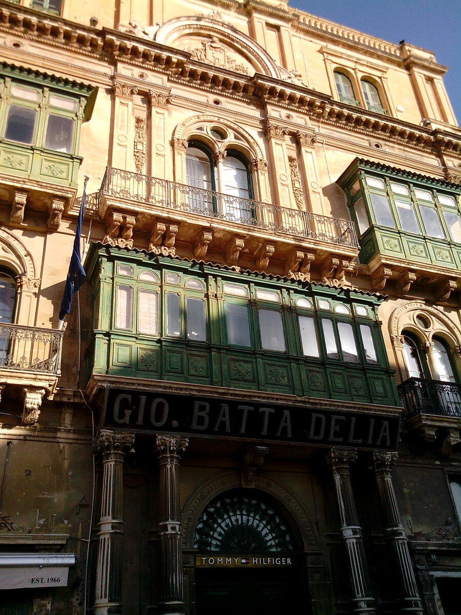 Знаменитые балкончики Валлеты