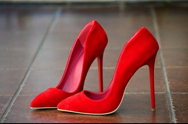 Красиво, конечно, но такая обувь подходит только для короткой фотосессии. 