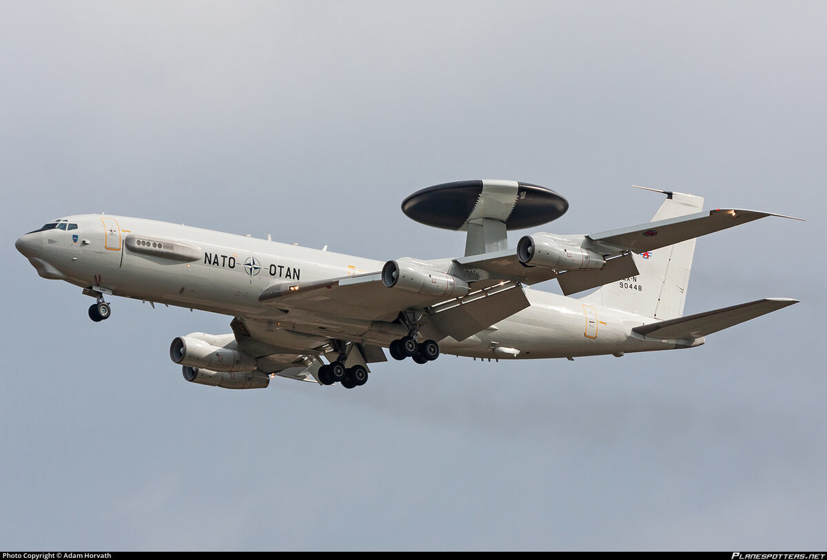 Самолёт дрло е-3а авакс. Boeing e-3 sentry. Boeing e 3a sentry. Boeing e 3a sentry. Боинг e 3a sentry.
