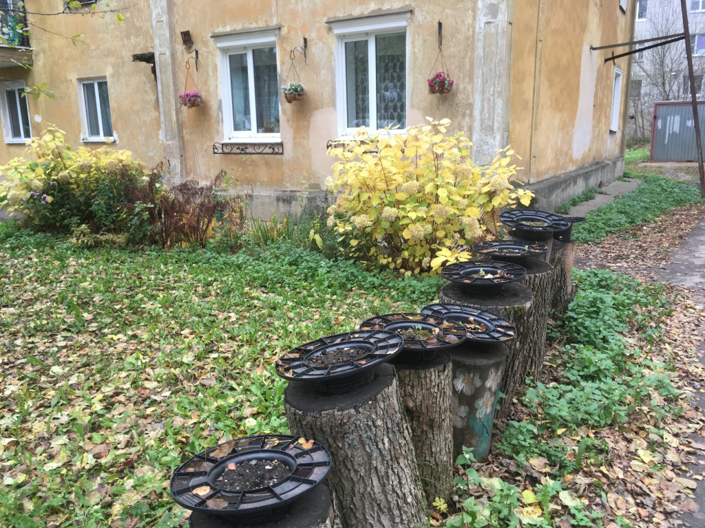 Из чего сделаны эти "шляпы"- непонятно...