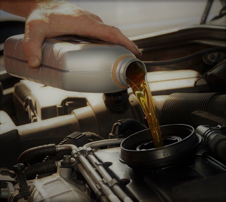 Увеличилось масло в двигателе. Текучесть моторного масла. Разные масла в двигатель. Застывшее масло в двигателе. Консистенция масла моторного.