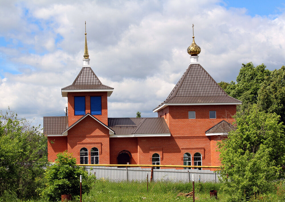 Церковь в Струнино - тот домик давно снесли, а вместо него построили ЭТО