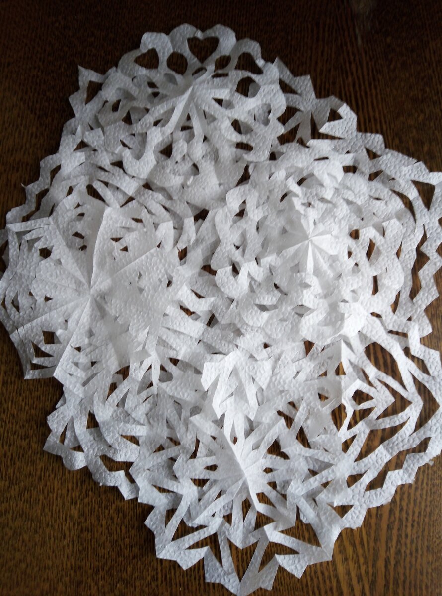 Снежинки из салфеток