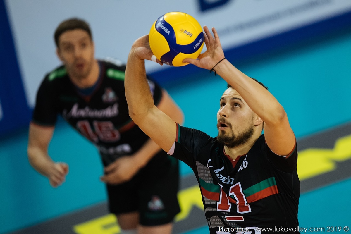 Локомотив сохраняет лидерство в Суперлиге. 