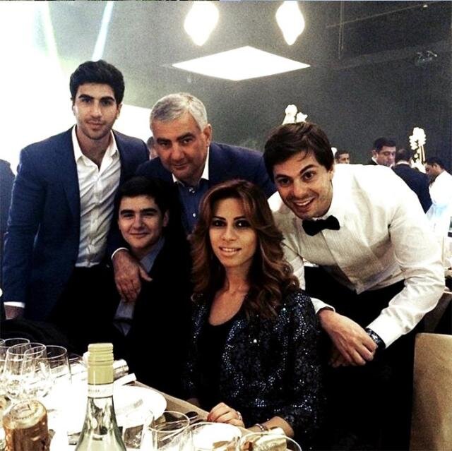  В компании «Ташир», которой владееет семья Карапетян, Булатов занимал должность вице-президента. 