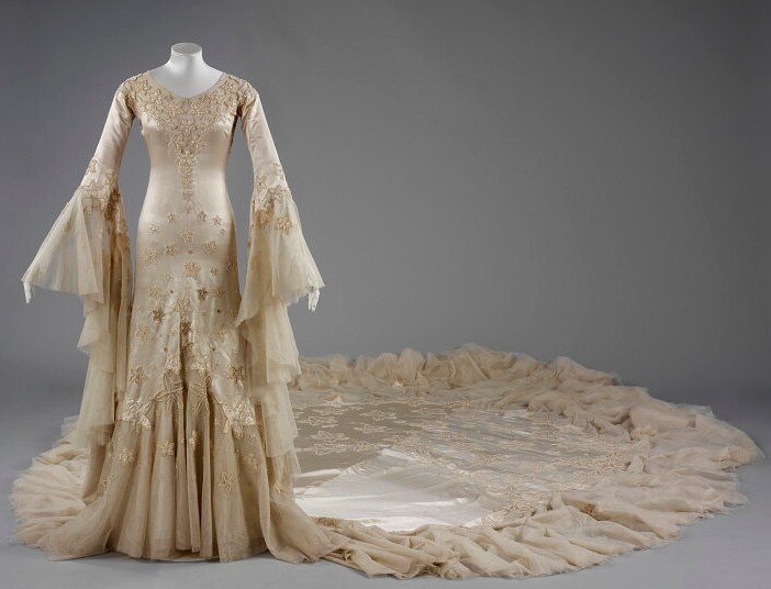 Свадебное платье, Норман Хартнелл, 1933. Из коллекции музея Виктории и Альберта (Лондон)