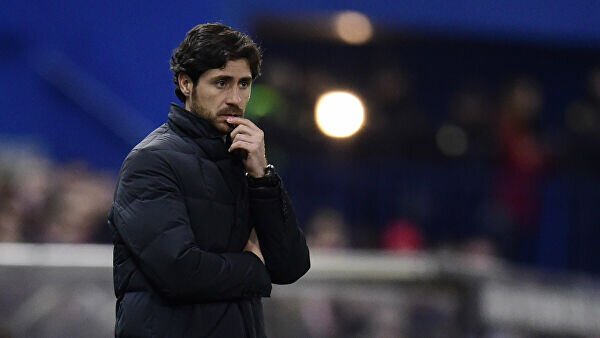 Виктор Санчес задумался о жизни.