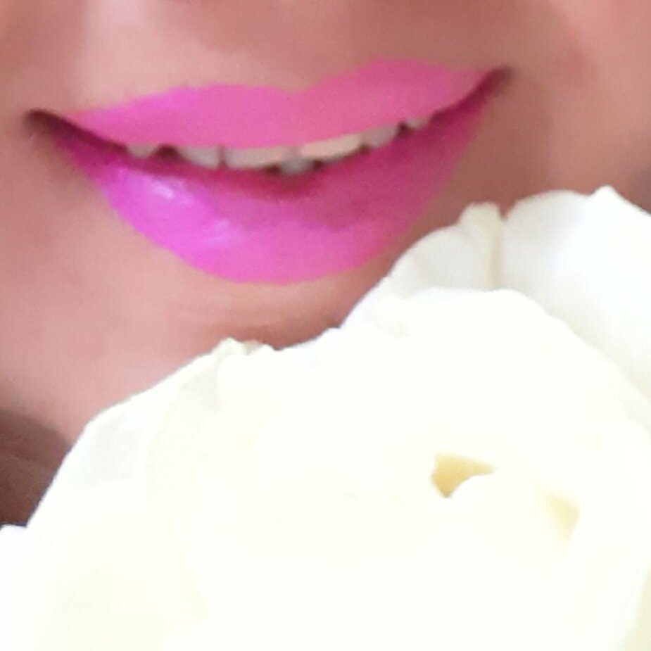 Весы,итог когда  все встает на свои места .Много плюсов-больше я не мечтаю о нем,вспоминаю без боли в душе и сердце.Не боюсь думать о том с кем он,не ревную,ложусь спать и засыпаю без обиды и сон мой легкий и полноценный,просыпаюсь  и на душе нет тяжести от  воспоминаний.Я здорова,я свободна,мне больше ни чего не жаль,ни времени потраченном на него ни чувств,для меня это стала одна из  историй моей жизни.В голове  прошел туман и  чувства собственности.Я отпустила его .Я больше ни хочу его.Теперь он для меня как  сон,проснувшись помнишь какие то отдельные моменты и впечатления  исчезают с осознанием нового дня без страха и тревоги.Я больше не вижу его в своей жизни и  оглянувшись назад я только повторяю вновь и вновь-"Слава Богу.что все прошло!!!"                                                                                                                     Но есть один минус:-Я люблю его .                                                                                                                             И что перевесит?