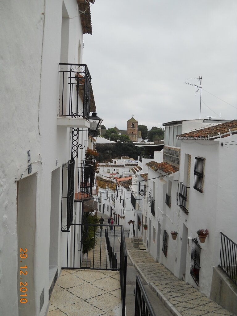 Белые домики под палящим солнцем Андалусии: как живется в городке Михасе