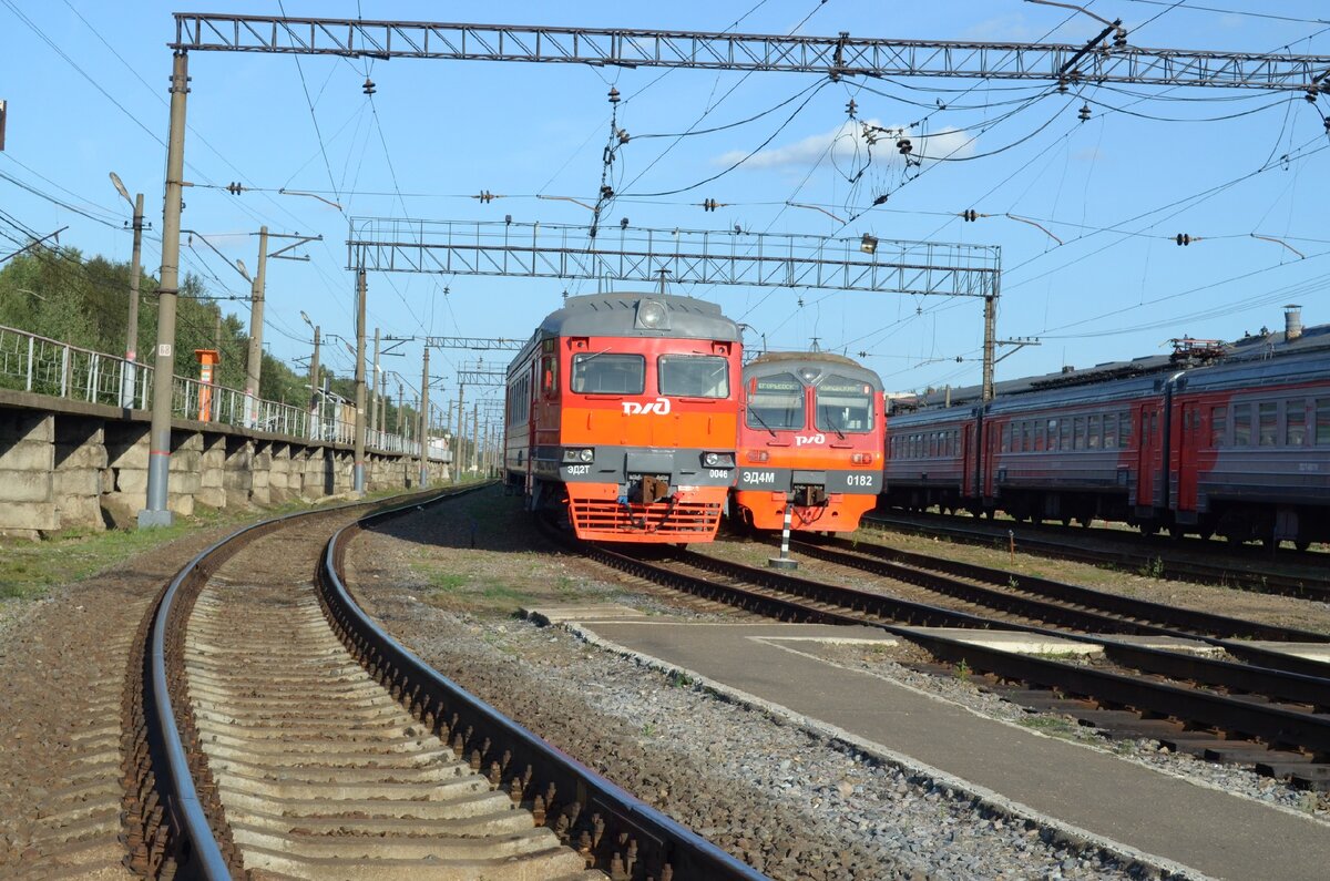ЭД2Т-0046 и ЭД4М-0182: двое из Куровской. 
